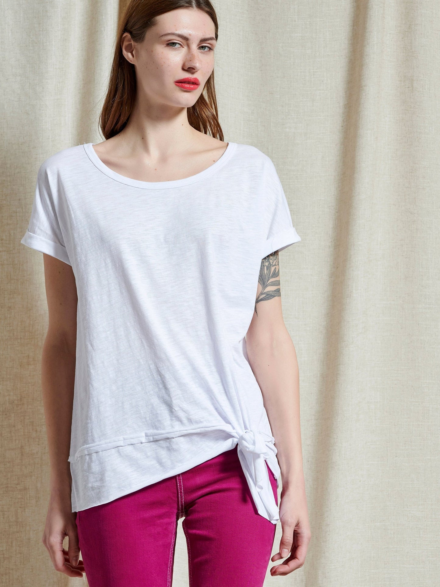 Μπλούζα με κόμπο στο κάτω μέρος