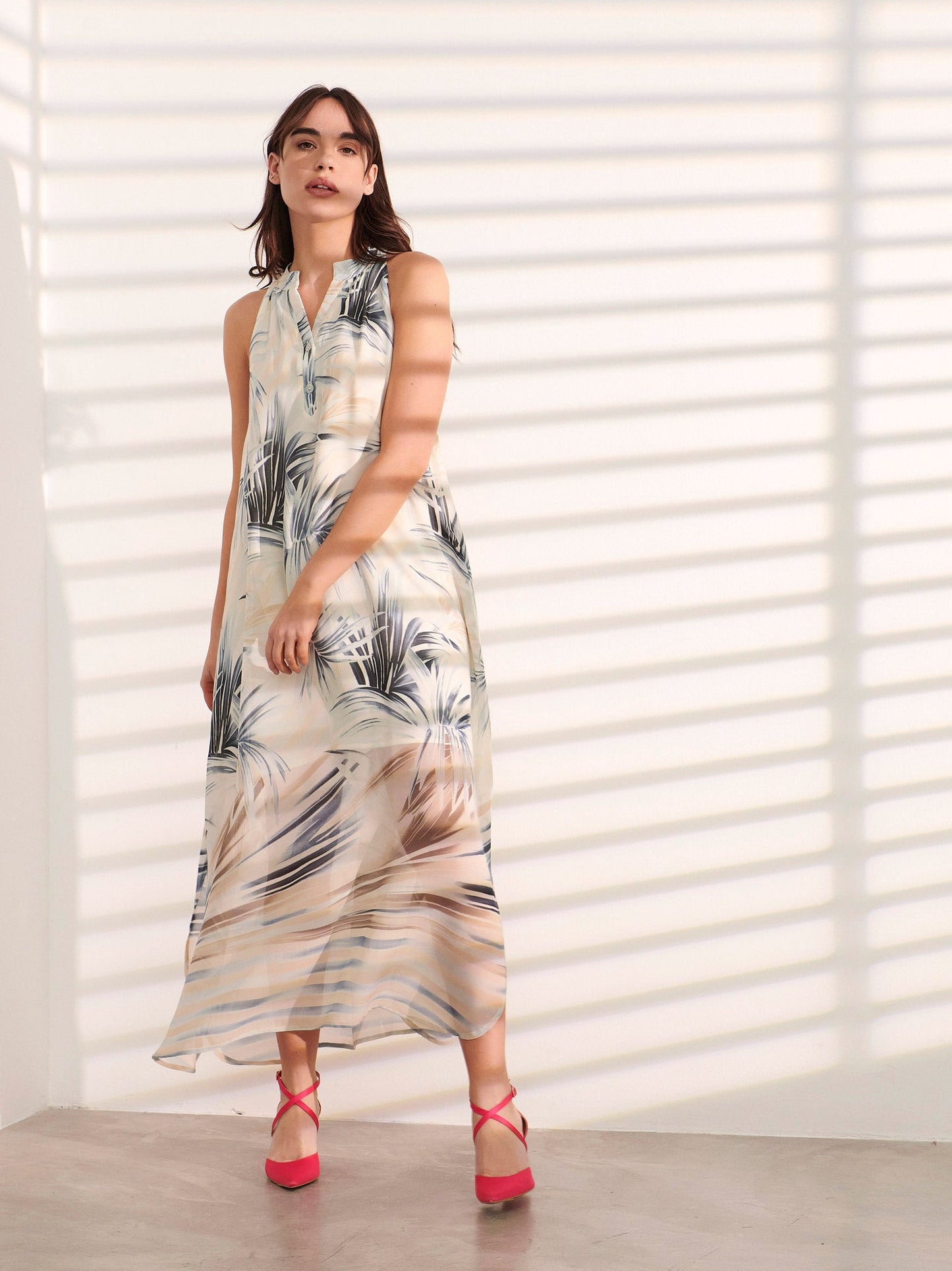 Αμάνικο καφτάνι με tropical print